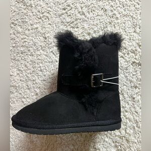 Kids Size 2 Black Fur-Lined Boots with Buckle NWT